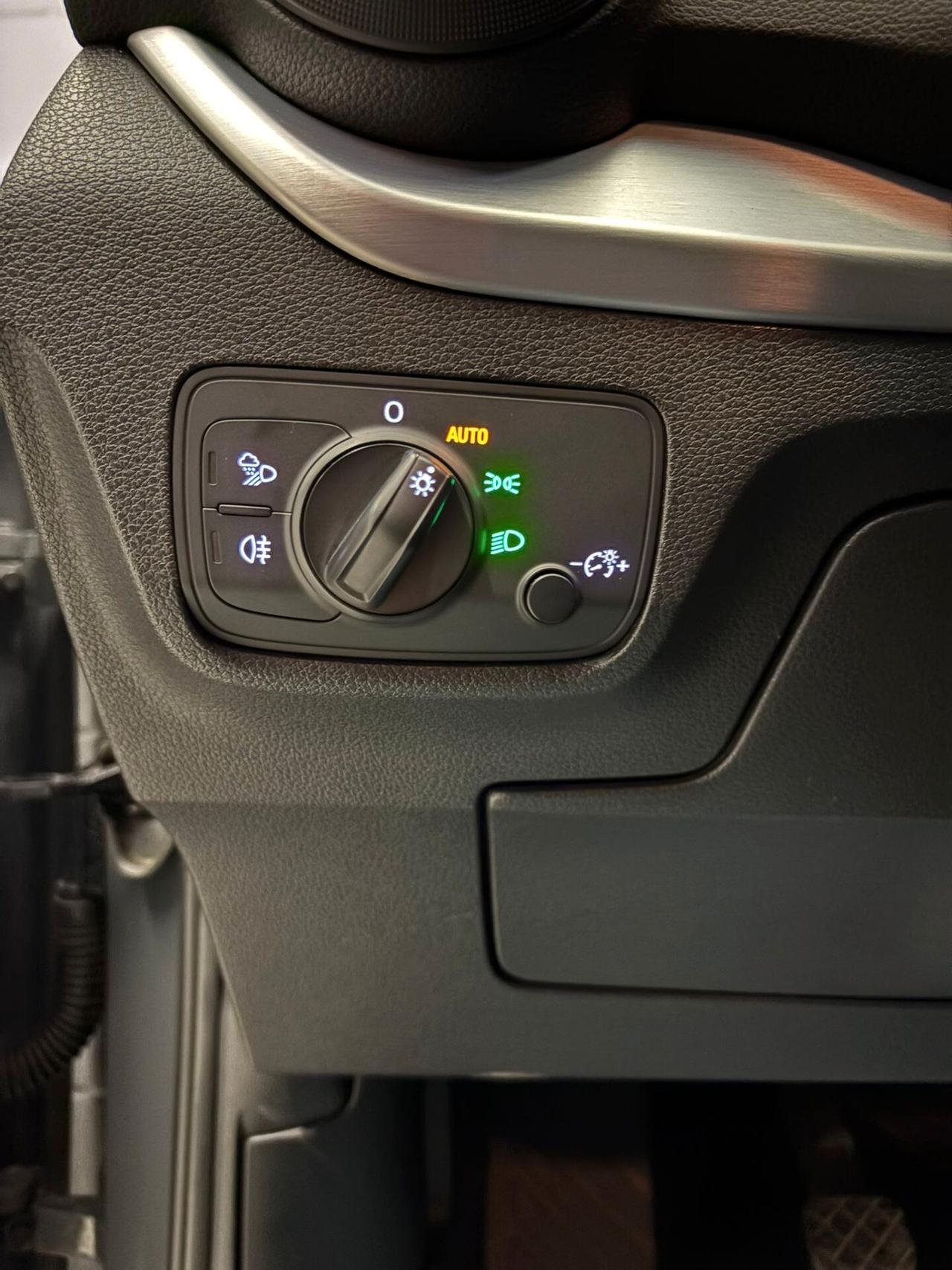 Audi Q2 1600cc TDI 116cv IDENTITY BLACK