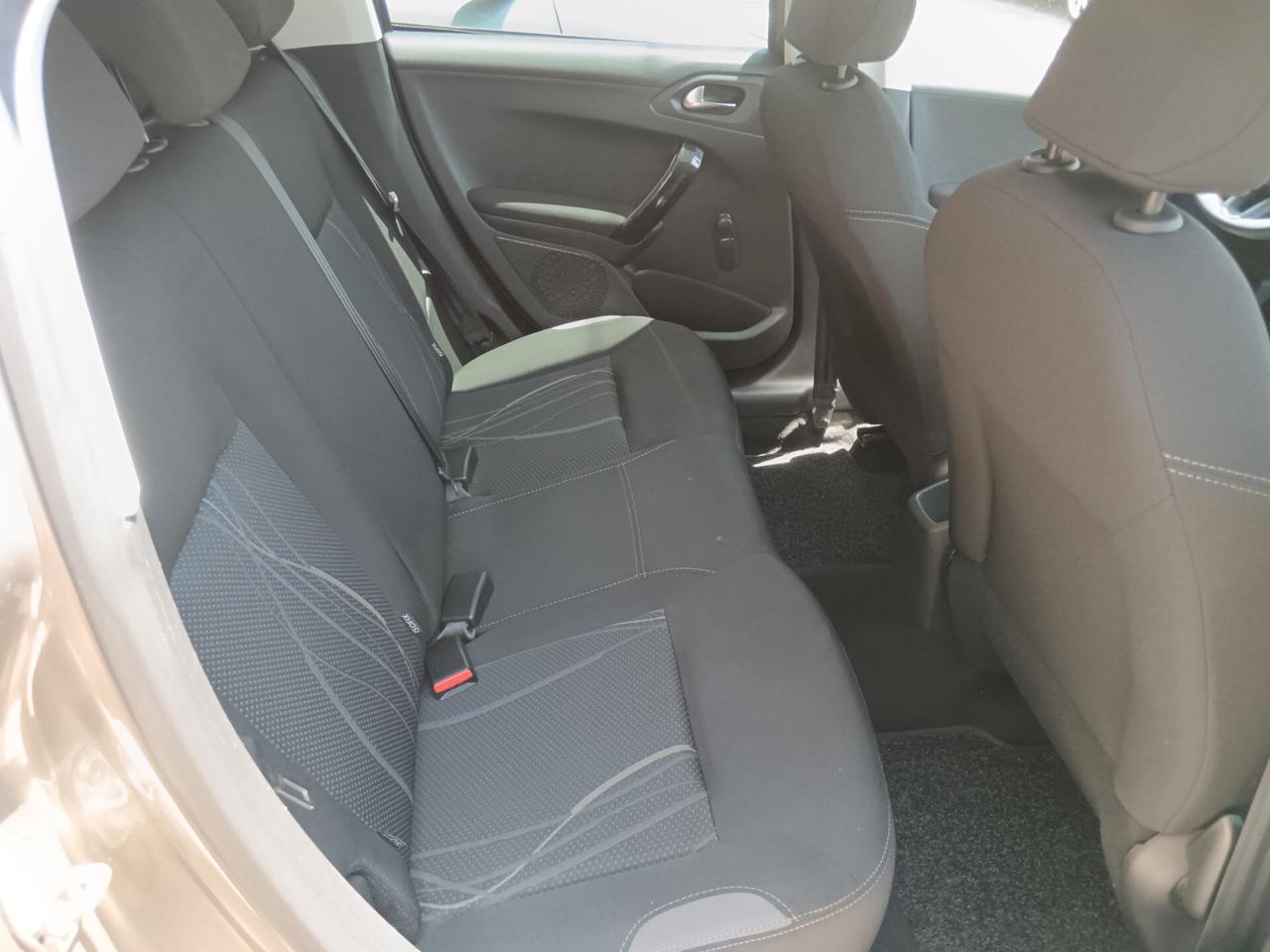 Peugeot 208 1.4 HDi 68CV 5P NEOPATENTATI