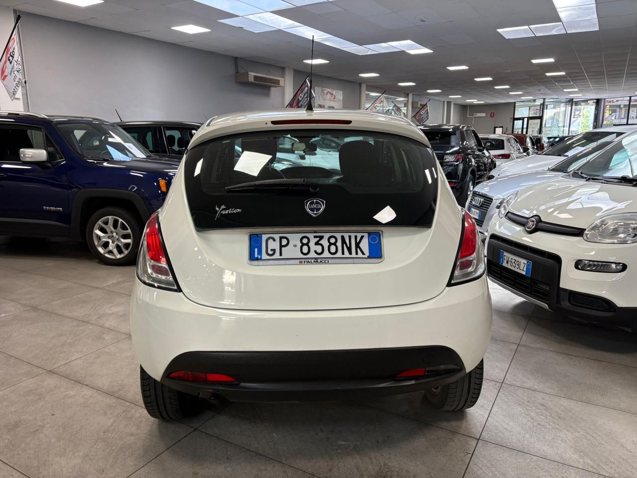 Lancia Ypsilon 0.9 TwinAir 85 CV 5 porte Metano Ecochic Silver