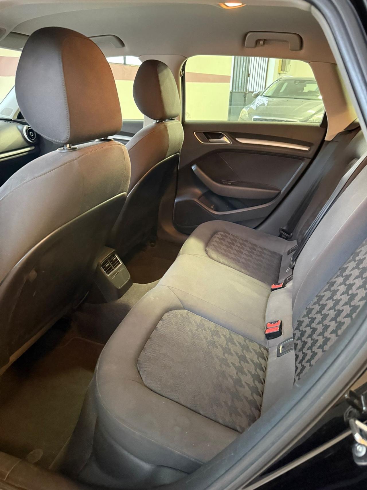 Audi A3 1.6 TDI clean diesel S tronic Young