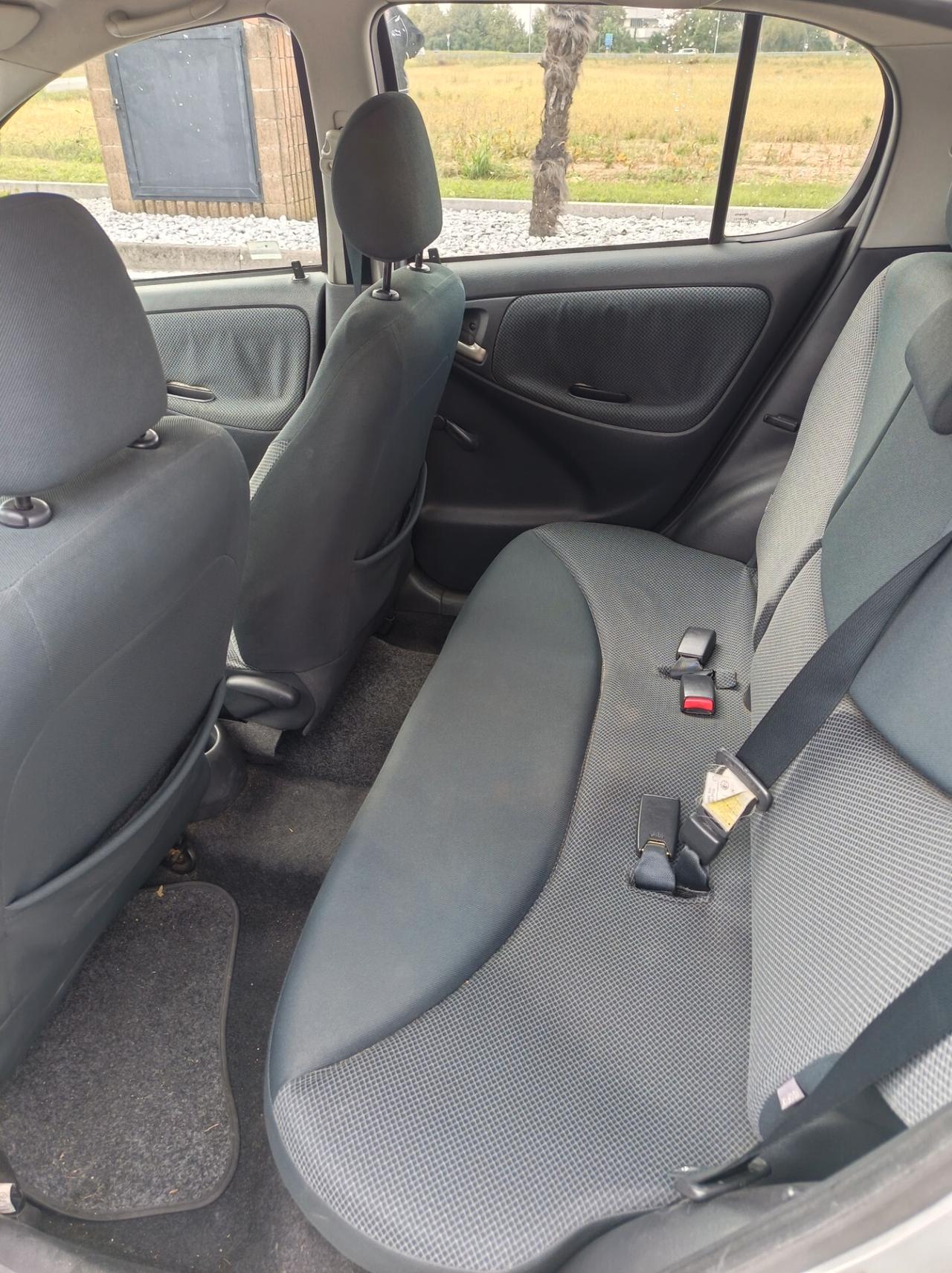 Toyota Yaris 1.3i 16V cat 5 porte Sol