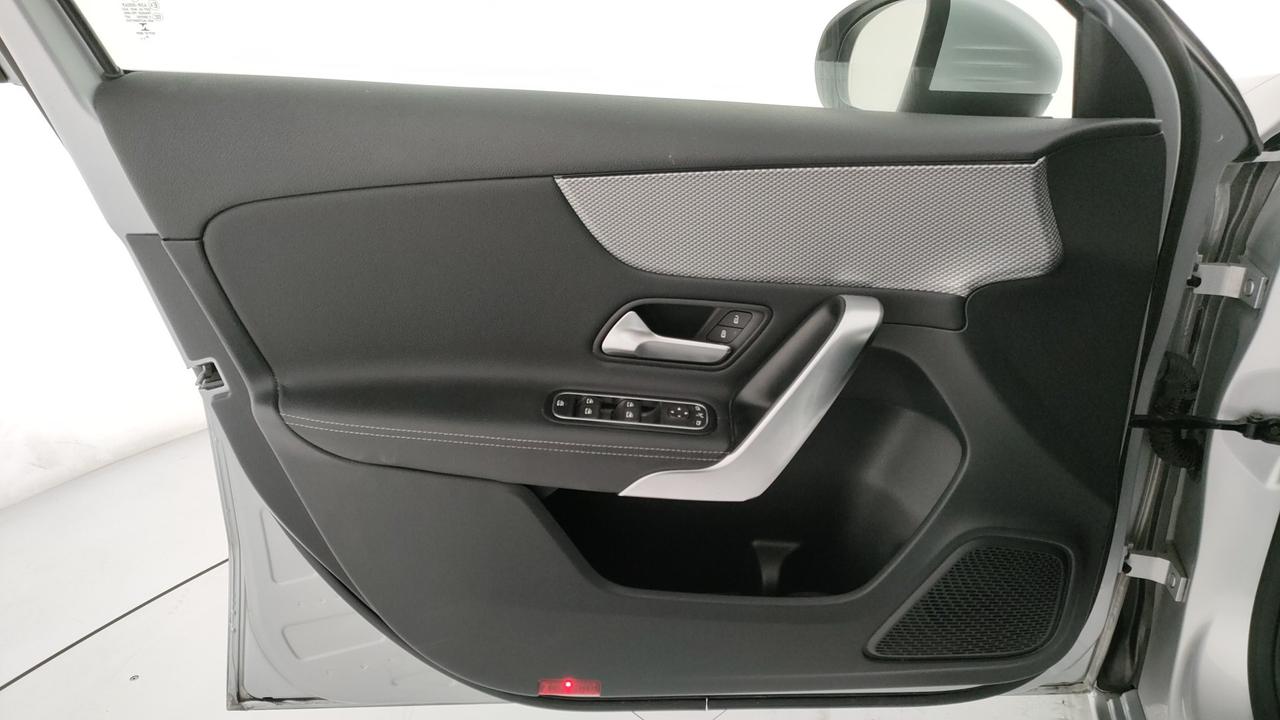 Mercedes-Benz Classe A - W177 2018 - A 180 d Sport auto