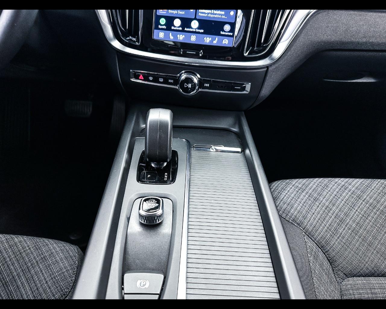 VOLVO V60 B4 (d) automatico Essential