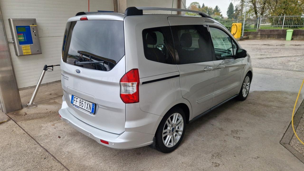 Ford Tourneo Courier 1.5 TDCI 95 CV Titanium
