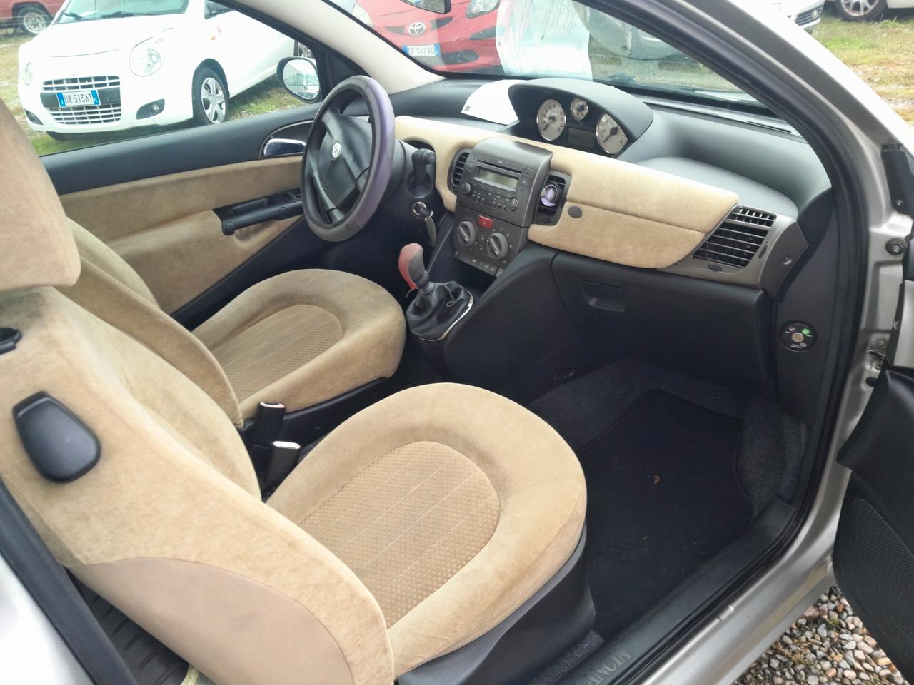 Lancia Ypsilon 1.2 Oro