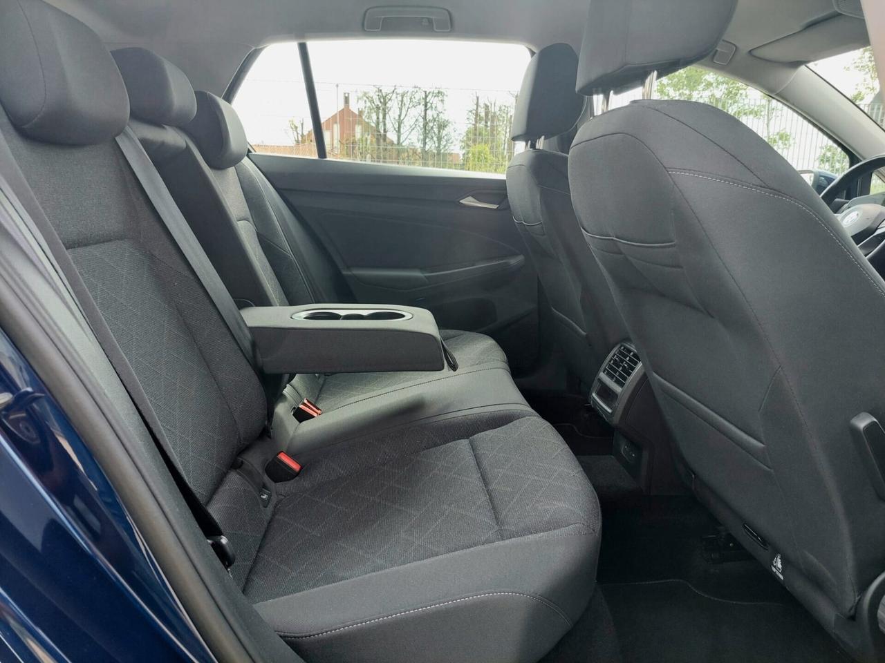 VOLKSWAGEN Golf 1.0 eTSI EVO DSG Life - 2023