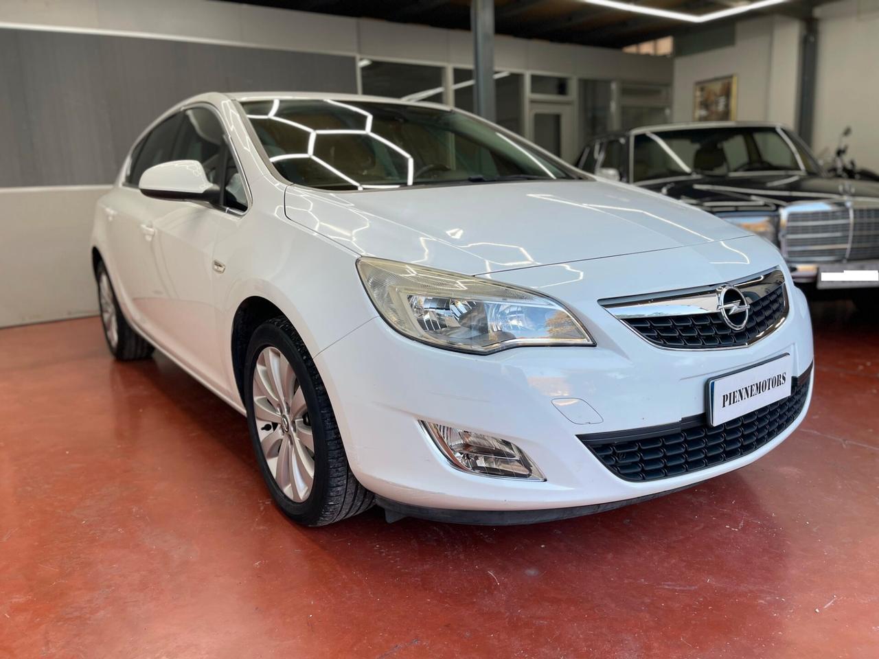 Opel Astra 1.4 Turbo 140CV GPL