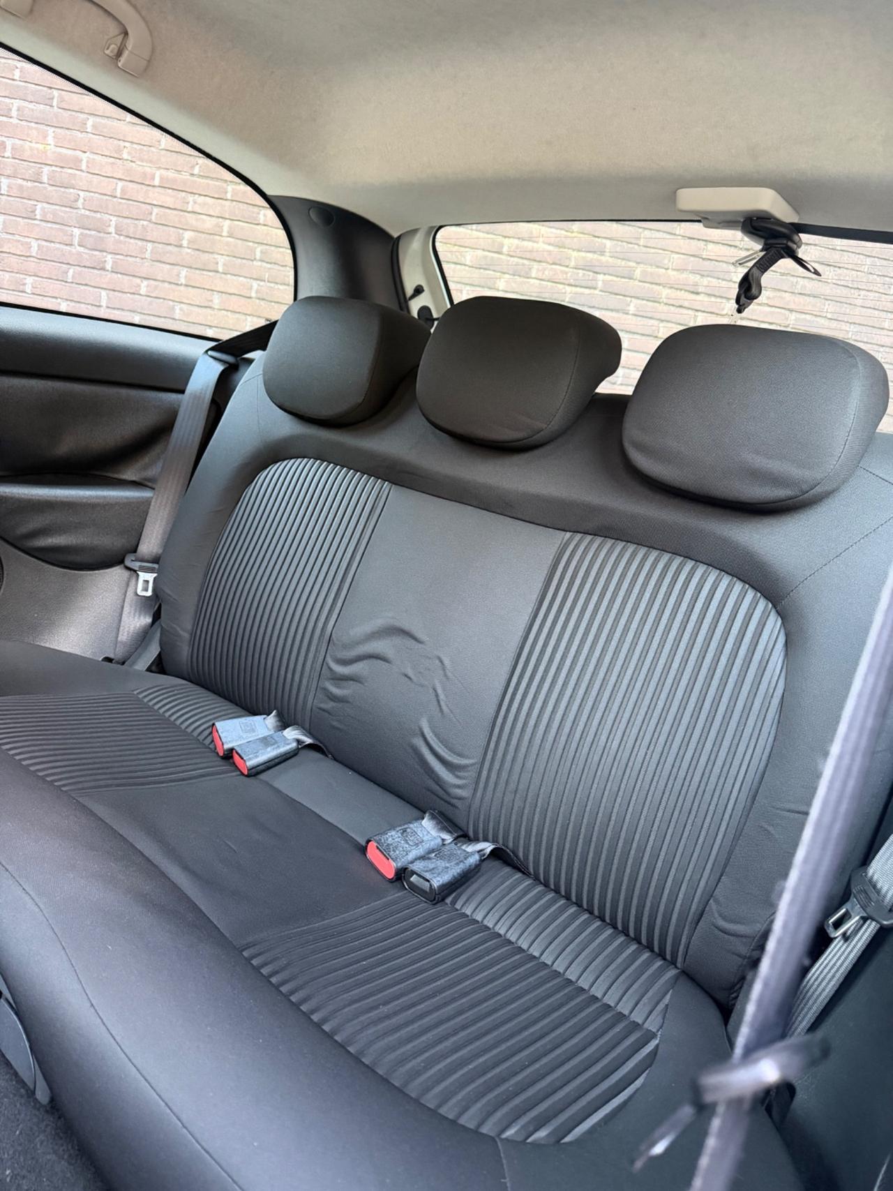 Lancia Ypsilon 1.3 MJT 75 CV Unyca