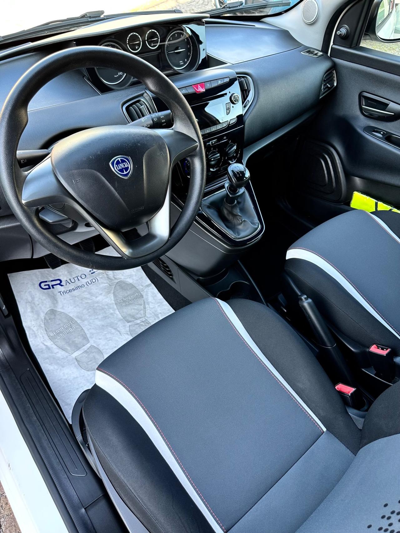 Lancia Ypsilon 1.2bz 69Cv 5P - Neopatentati