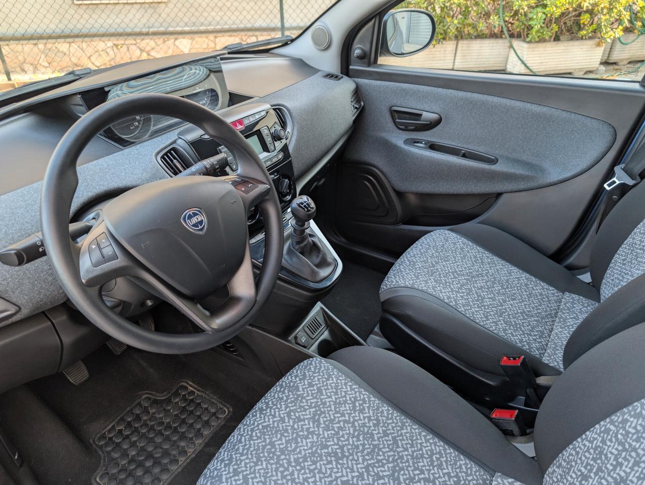 Lancia Ypsilon 1.0 FireFly S&S Hybrid 2022