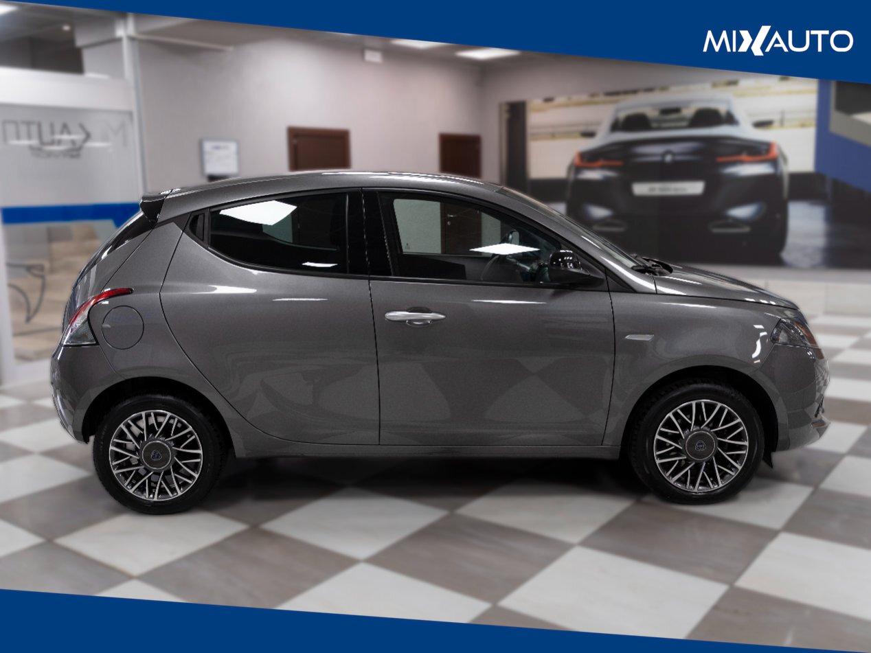 Lancia Ypsilon 1.0 Firefly Hybrid Gold Plus 70CV 5 Porte