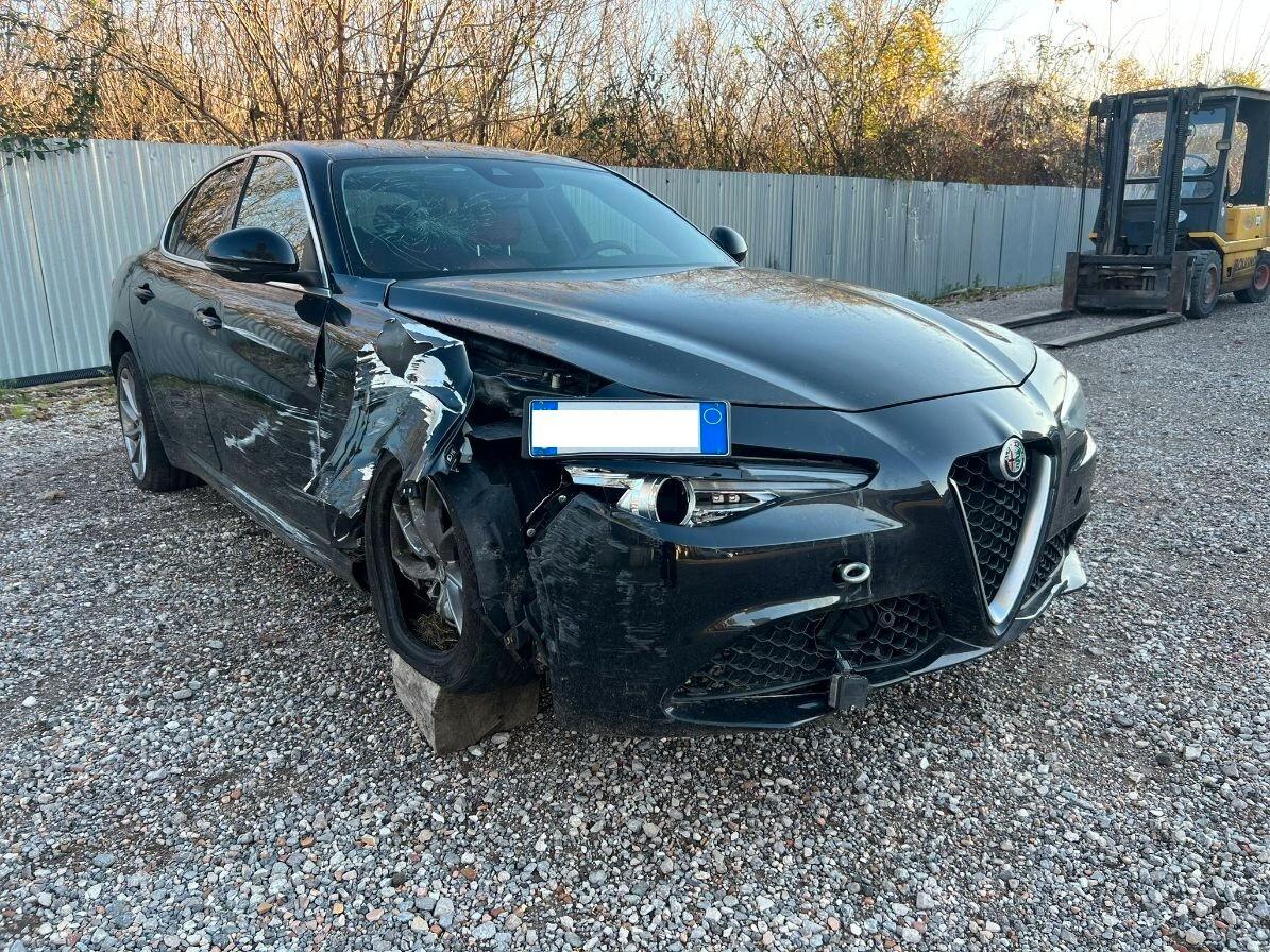 Alfa Romeo Giulia 2.2 Turbodiesel 180 CV AT8 Business Sport Launch Ed.