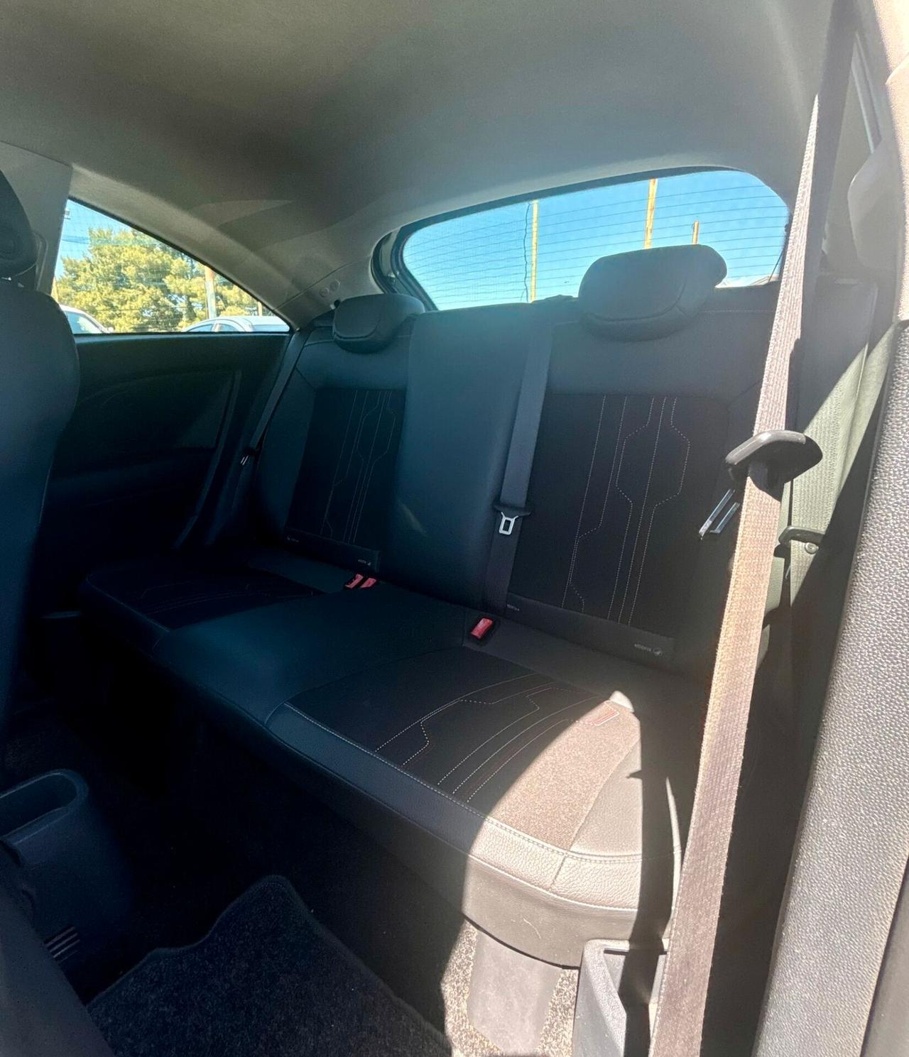 Opel Corsa 1.2 3 porte b-color