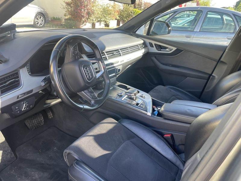 Audi Q7 3.0 TDI quattro tiptronic S- LINE
