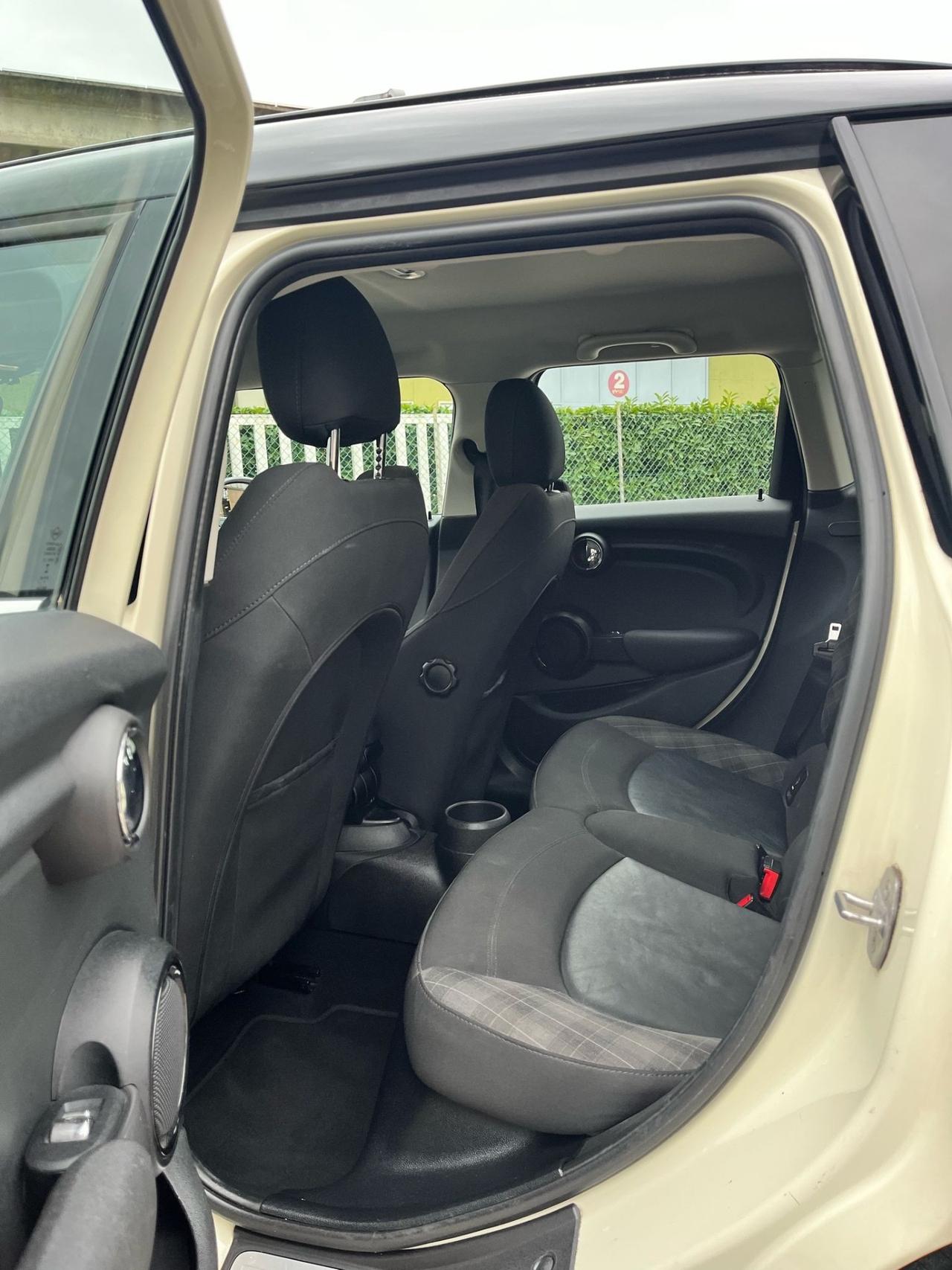 Mini Mini 1.5 Cooper 5 porte Neopatentati