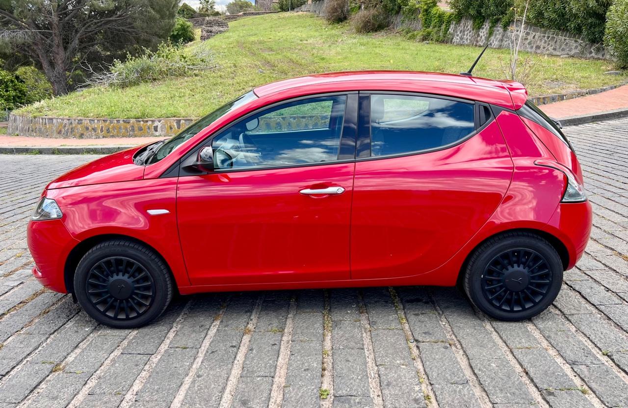 Lancia Ypsilon 1.0 FireFly 5 porte S&S Hybrid Silver Plus