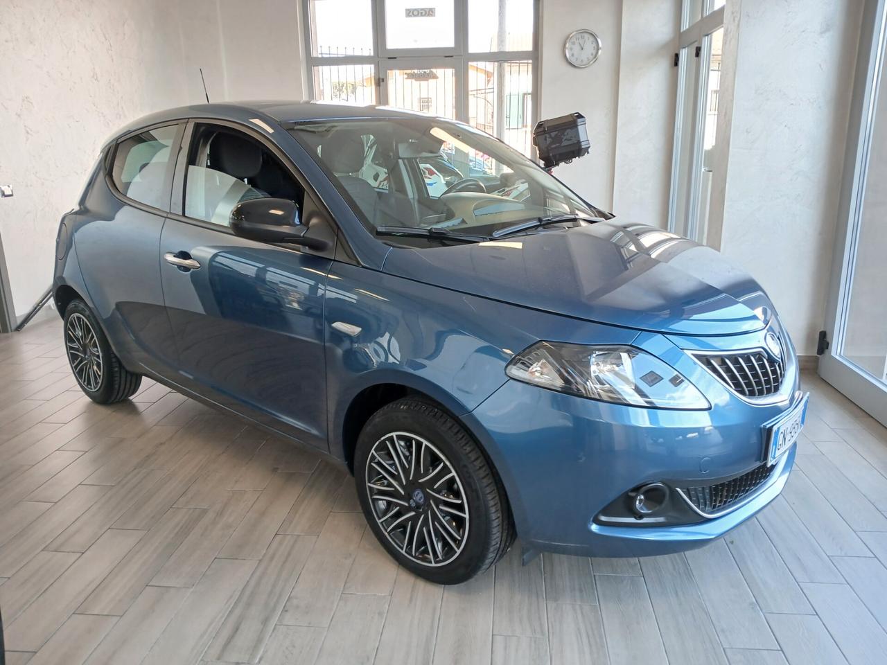 Lancia Ypsilon 1.0 HYBRID 70CV GOLD 2023