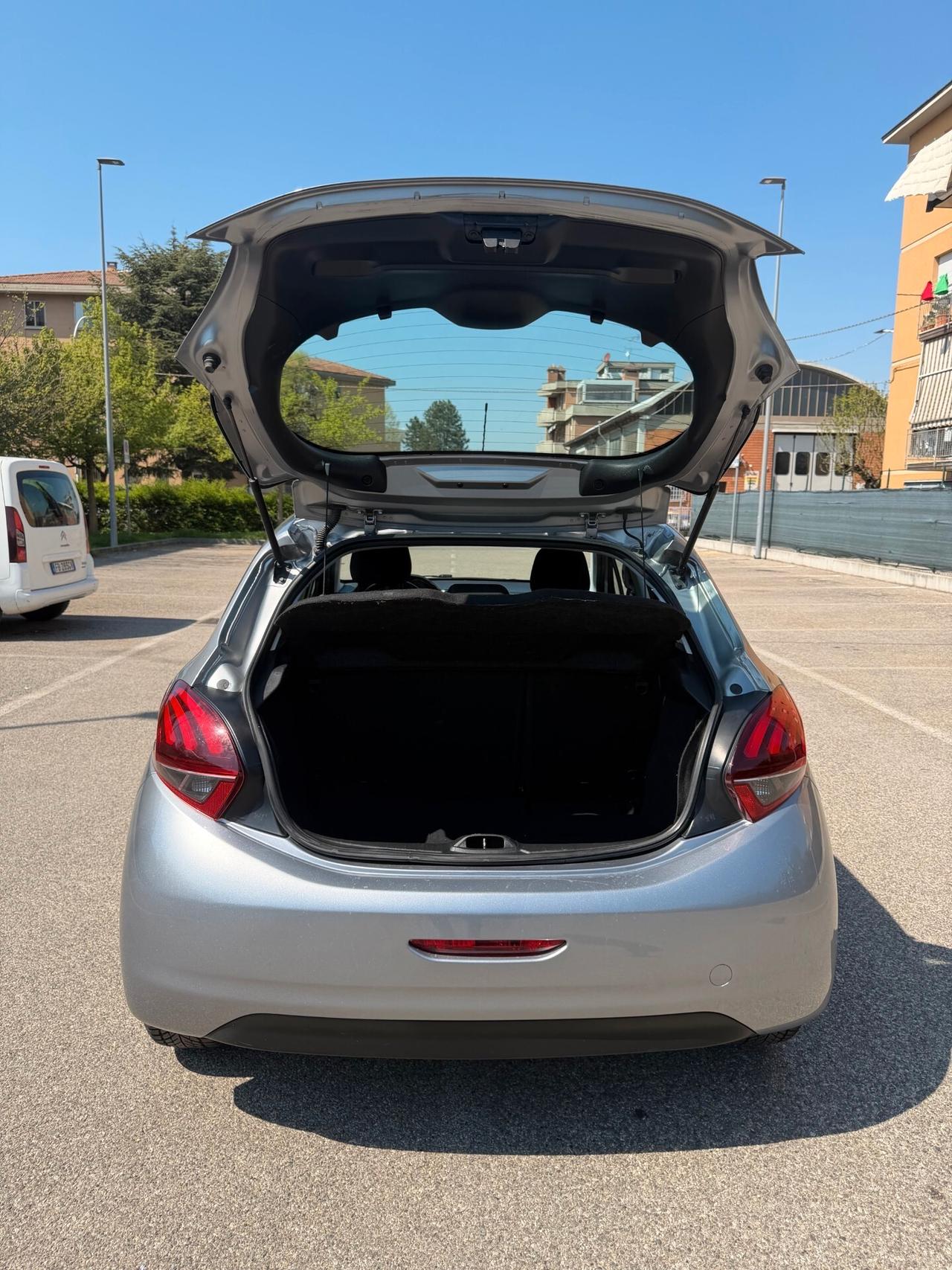 Peugeot 208 1.5 - NEOP. - NAV. - 12 MESI DI GARANZIA -