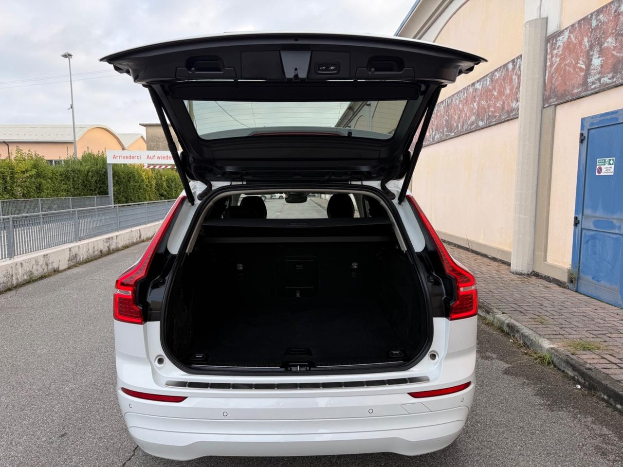 Volvo XC 60 B4 AWD (d) automatico Essential 2022