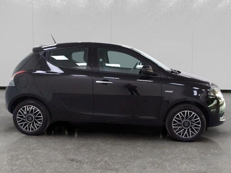 Lancia Ypsilon 1.0 firefly hybrid Platino s&s 70cv