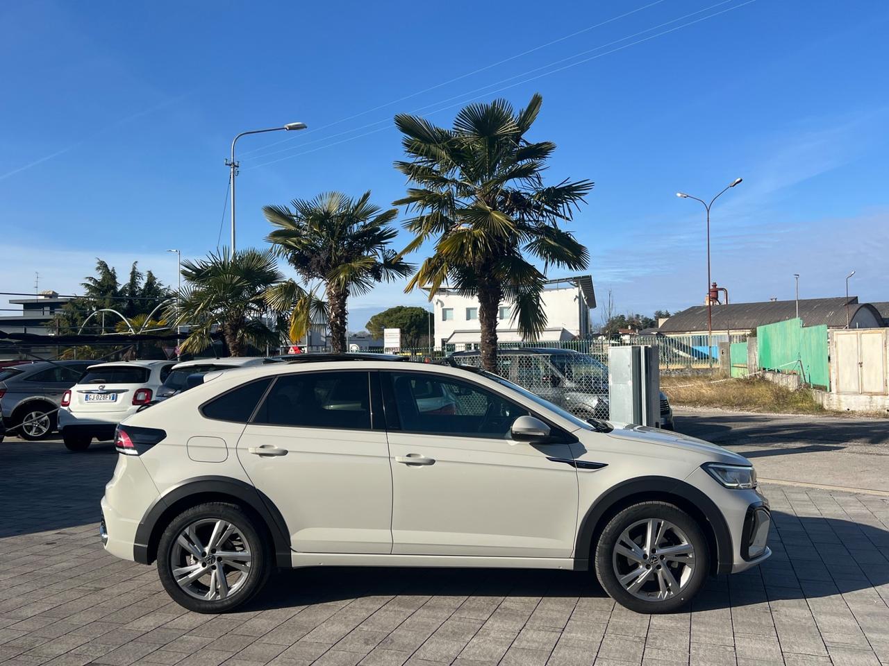 Volkswagen Taigo 1.0 TSI 110 CV R-Line TETTO APRIBILE / FINANZIABILE