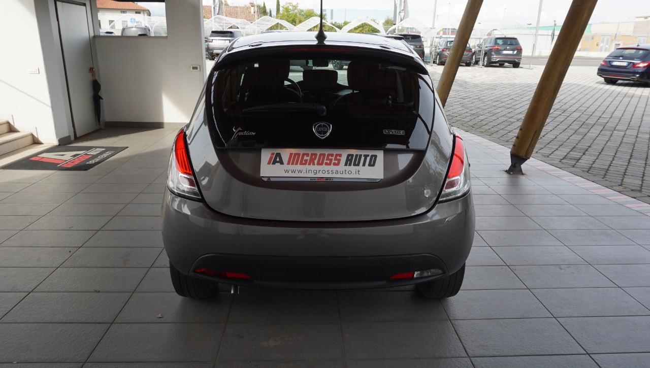 Lancia Ypsilon 1.0 firefly hybrid Silver Plus s&s 70cv