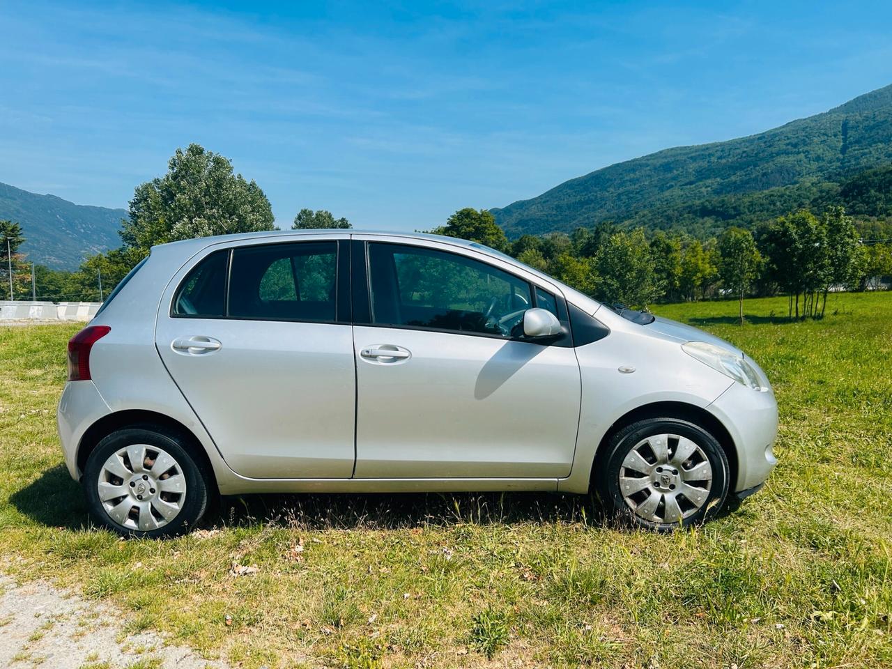 Toyota Yaris 1.0 5 porte Sol