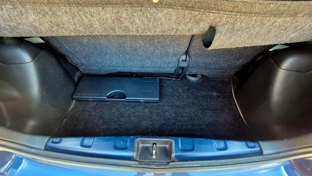 Toyota Yaris 1.0i 16V NEOPATENTATI