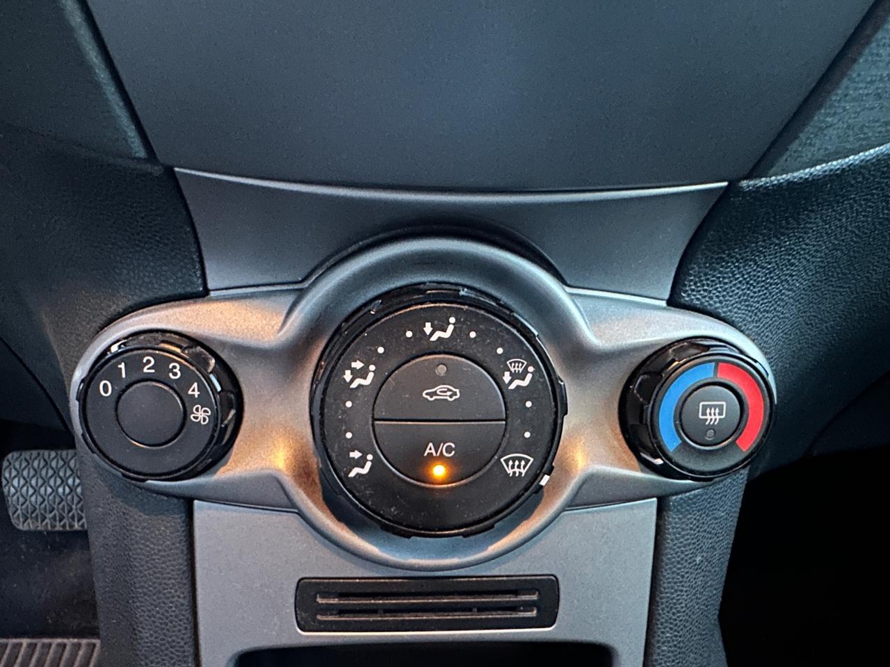 Ford Fiesta 1.4 5 porte Bz.- GPL Titanium