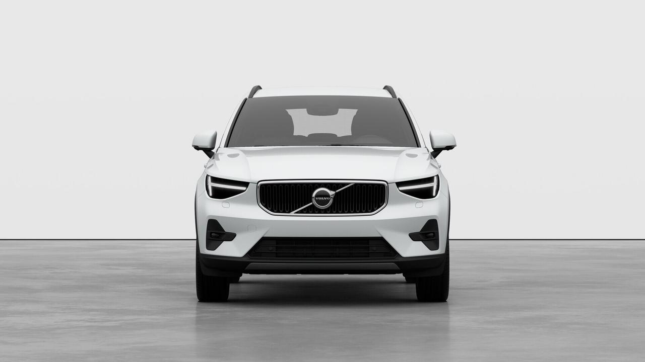 Volvo XC40 Mild Hybrid B3 163cv Crystal White