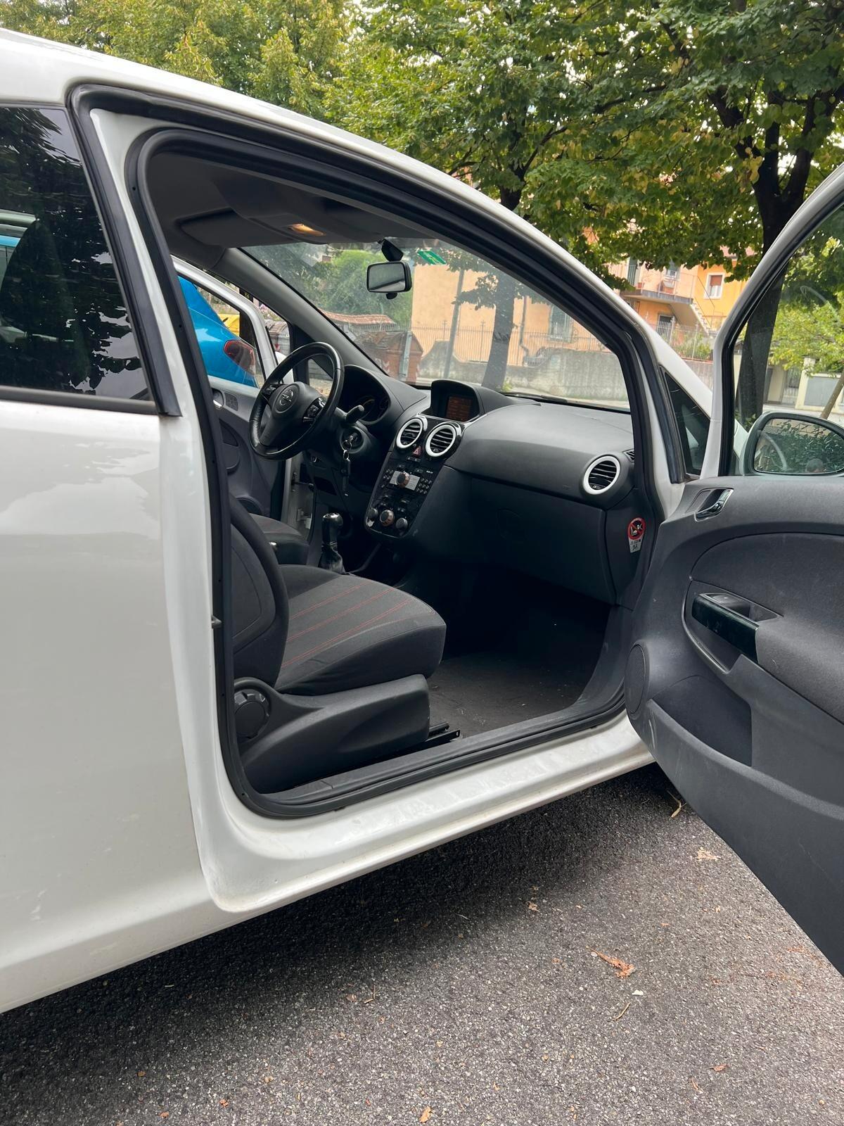 Opel Corsa 1.4 16V 3 porte b-color X NEOPATENTATI