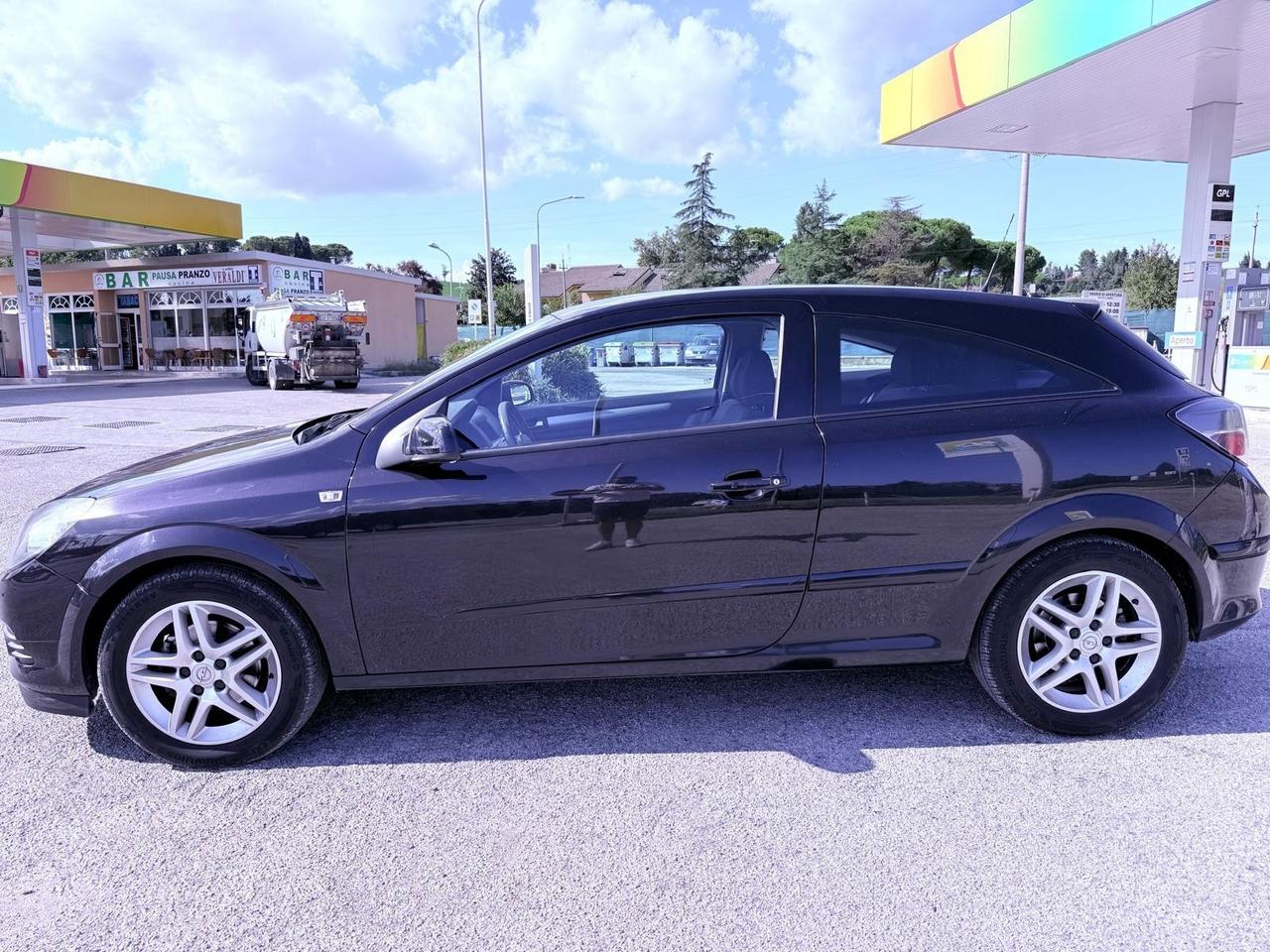 Opel Astra GTC 1.3 CDTI 3 porte Ok neopatentati
