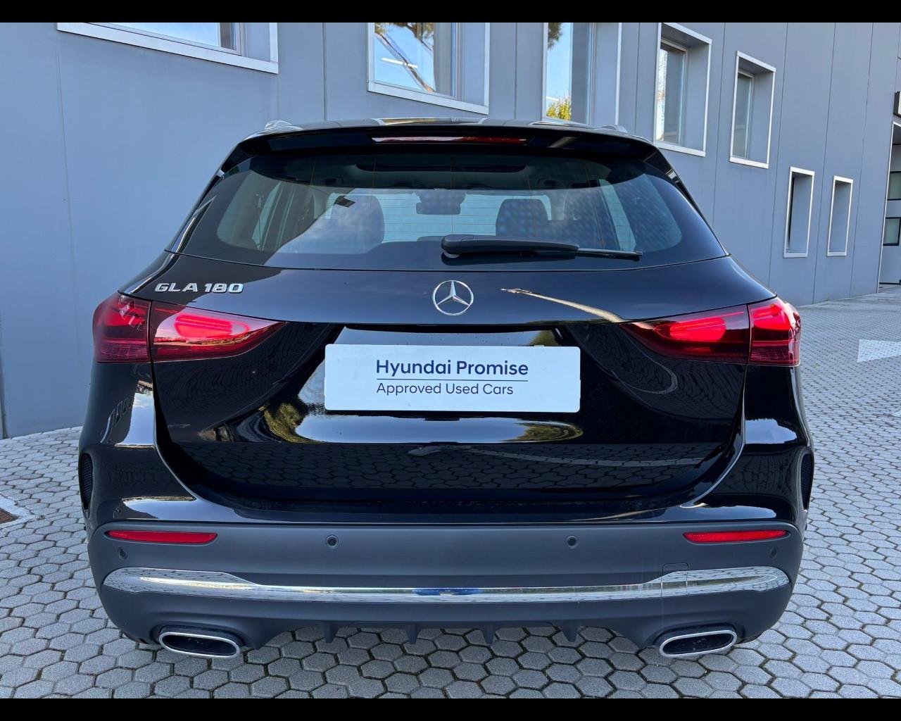 Mercedes-Benz GLA-H247 2023 - GLA 180 AMG Line Premium auto