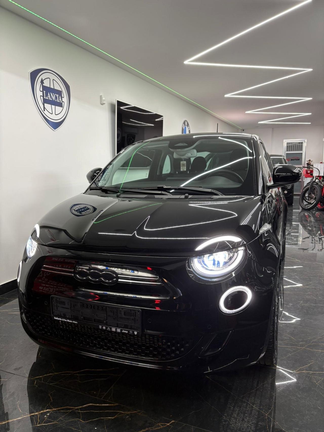 Fiat 500 500e Berlina 42 kWh La Prima