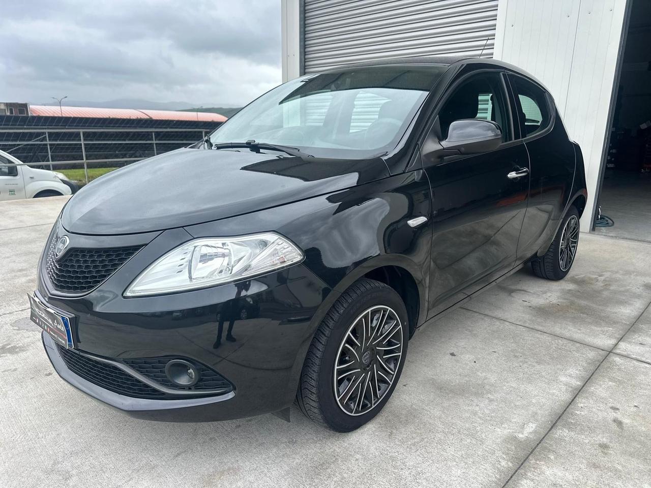 Lancia Ypsilon 1.2 69 CV 5 porte S&S Platinum