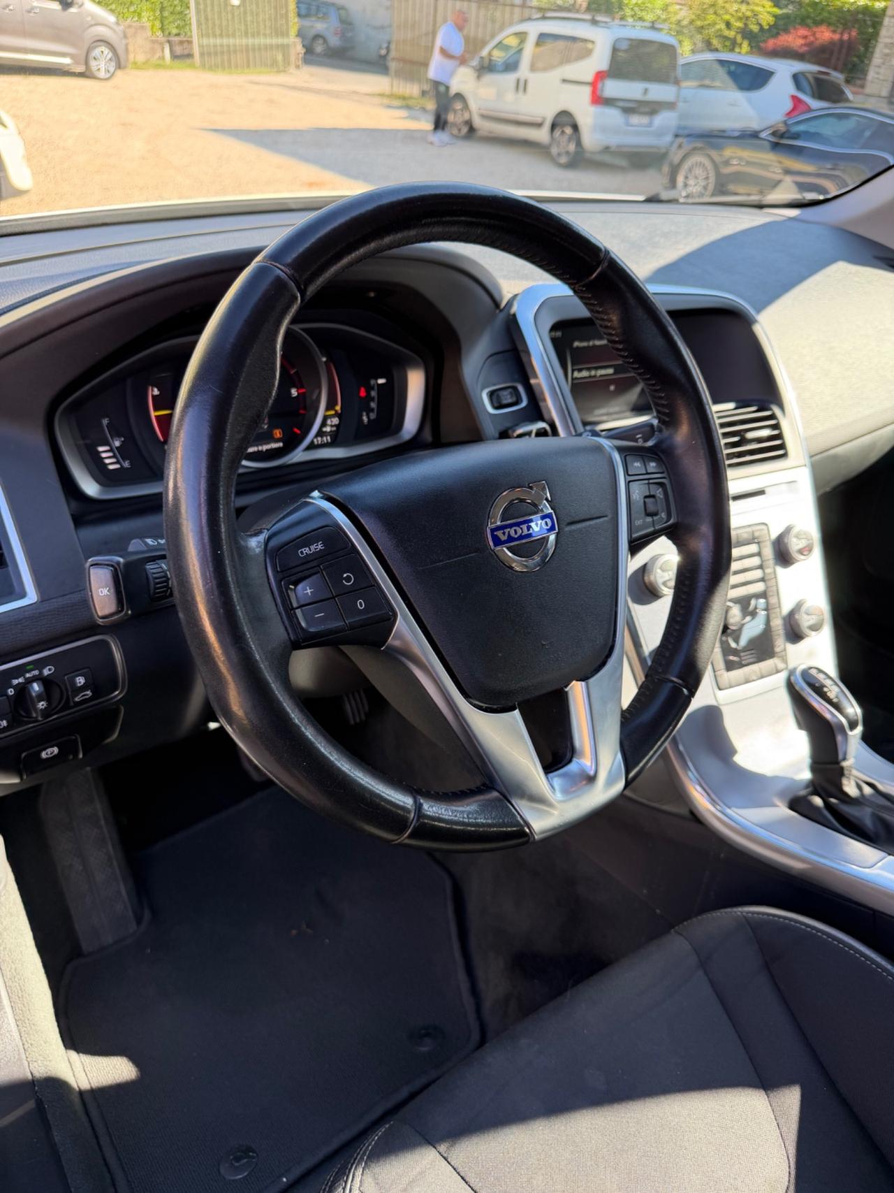 Volvo XC60 D4 AWD MOMENTUM 4x4 KMCERT GARANZ