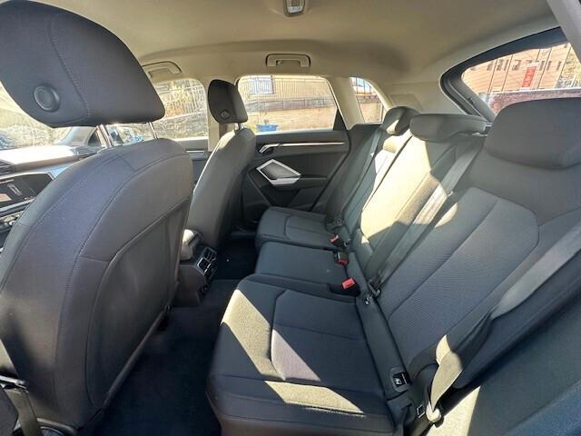 Audi Q3 35 TDI S tronic Business