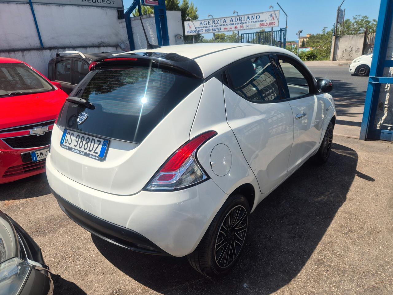 Lancia Ypsilon 1.0 FireFly solo 6000 km ANNO 2023
