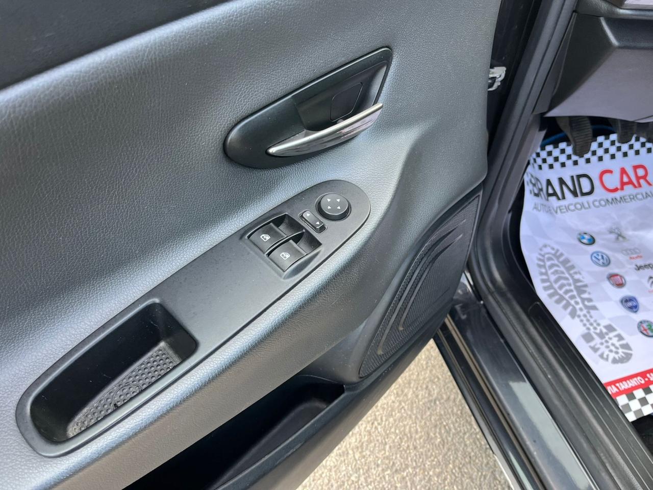 Lancia Ypsilon 1.2 5 porte Platinum Unipro 2014