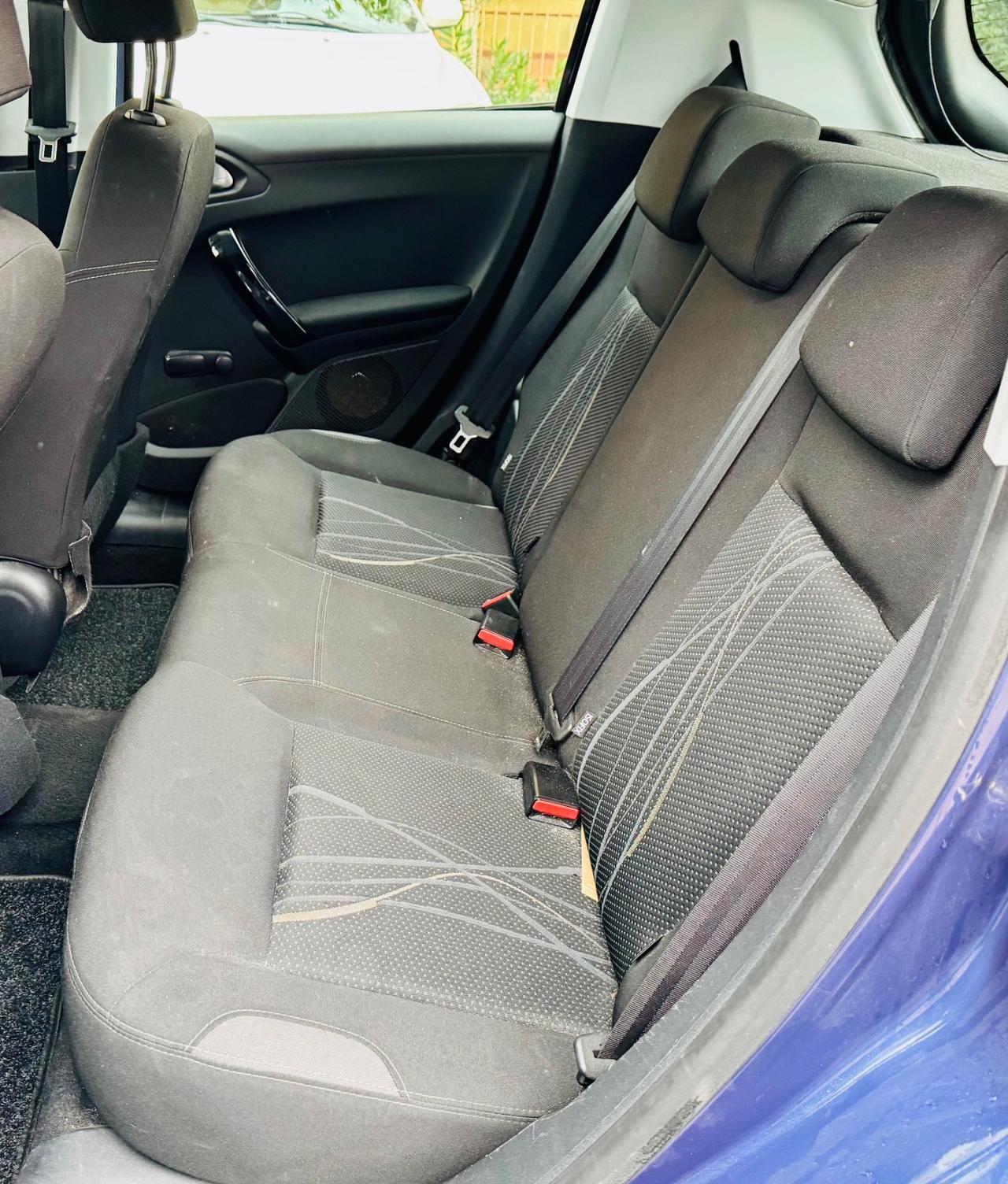 Peugeot 208 1.2 5porte Allure Ok Neopatentati