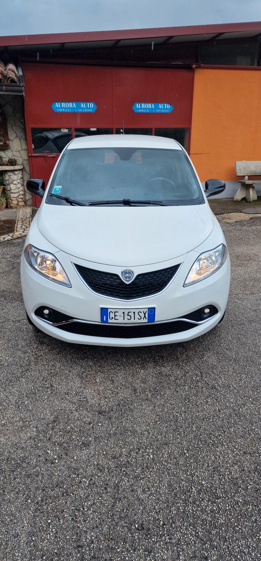 Lancia Ypsilon 1.0 FireFly 5 porte S&S Hybrid Ecochic Silver