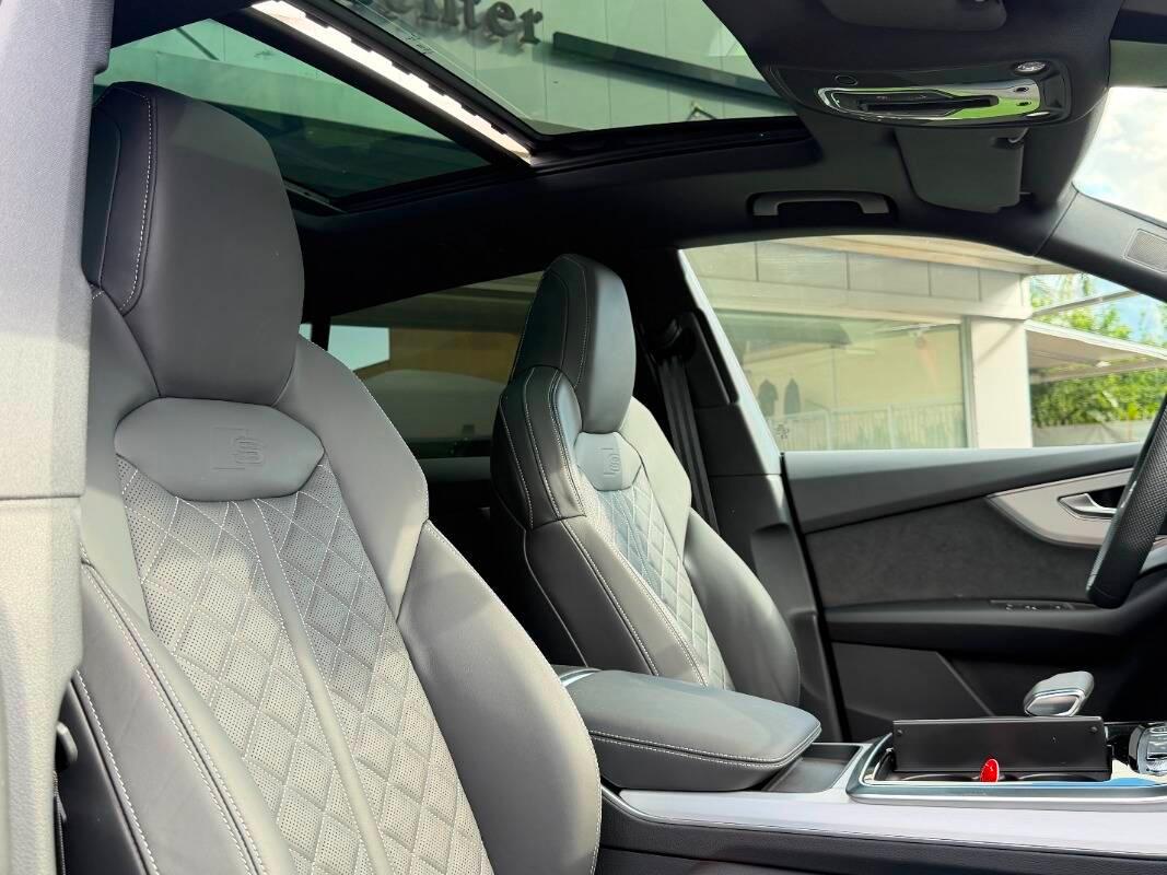 Audi Q8 3.0 tdi 286cv S line quattro Tetto Valcona Ventilati