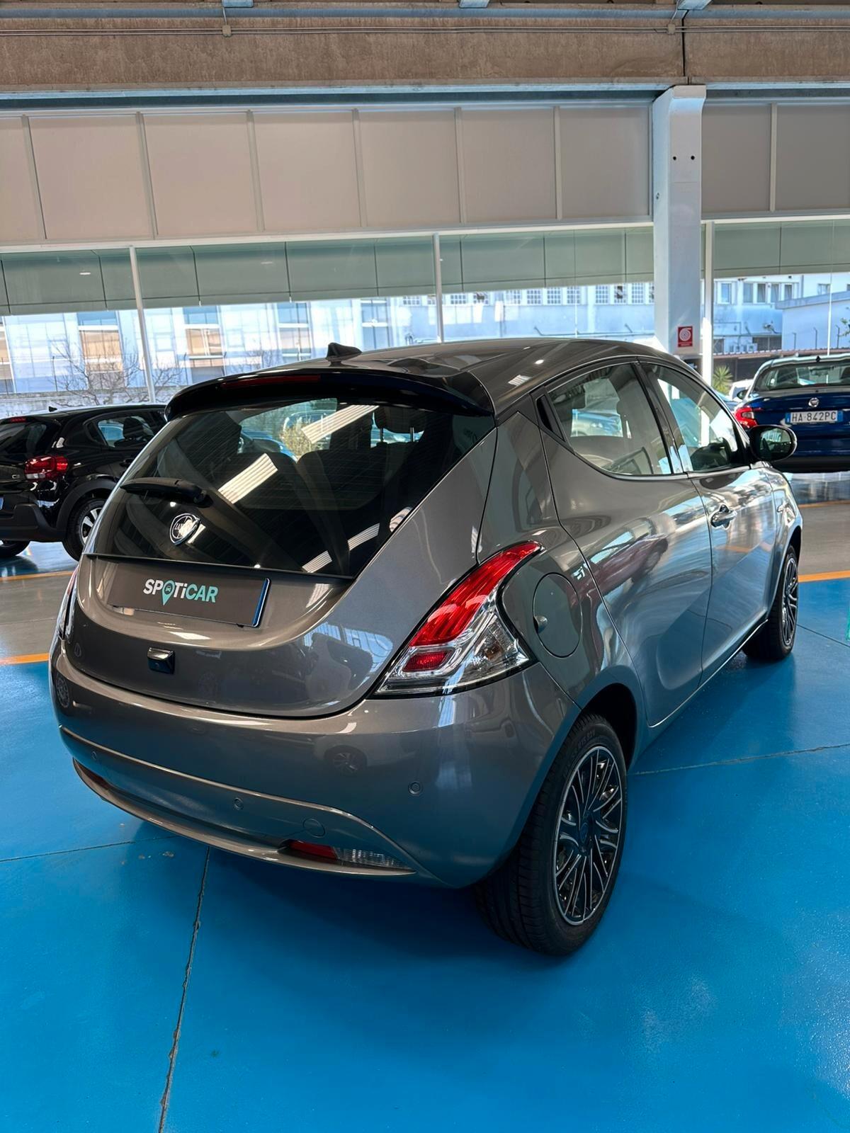 Lancia Ypsilon 1.0 FireFly 5 porte S&S Hybrid Platino