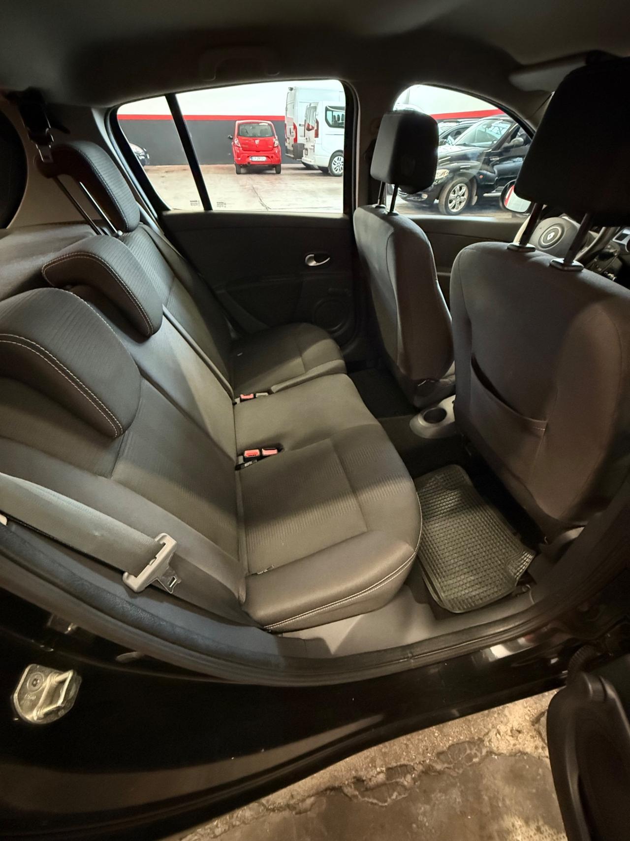 Renault Clio 1.2 16V 5 porte Dynamique