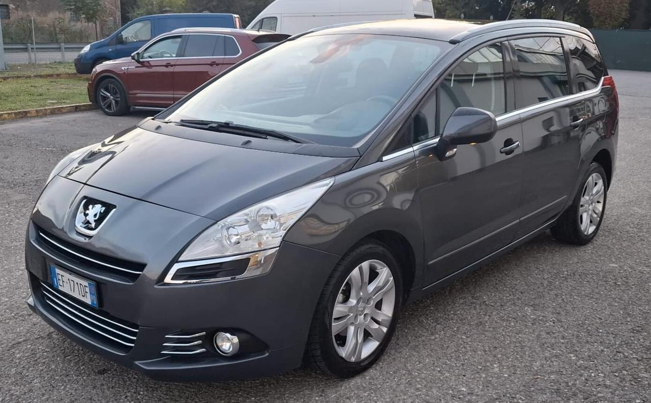 Peugeot 5008 1.6 HDi 112CV cambio robotizzato Tecno