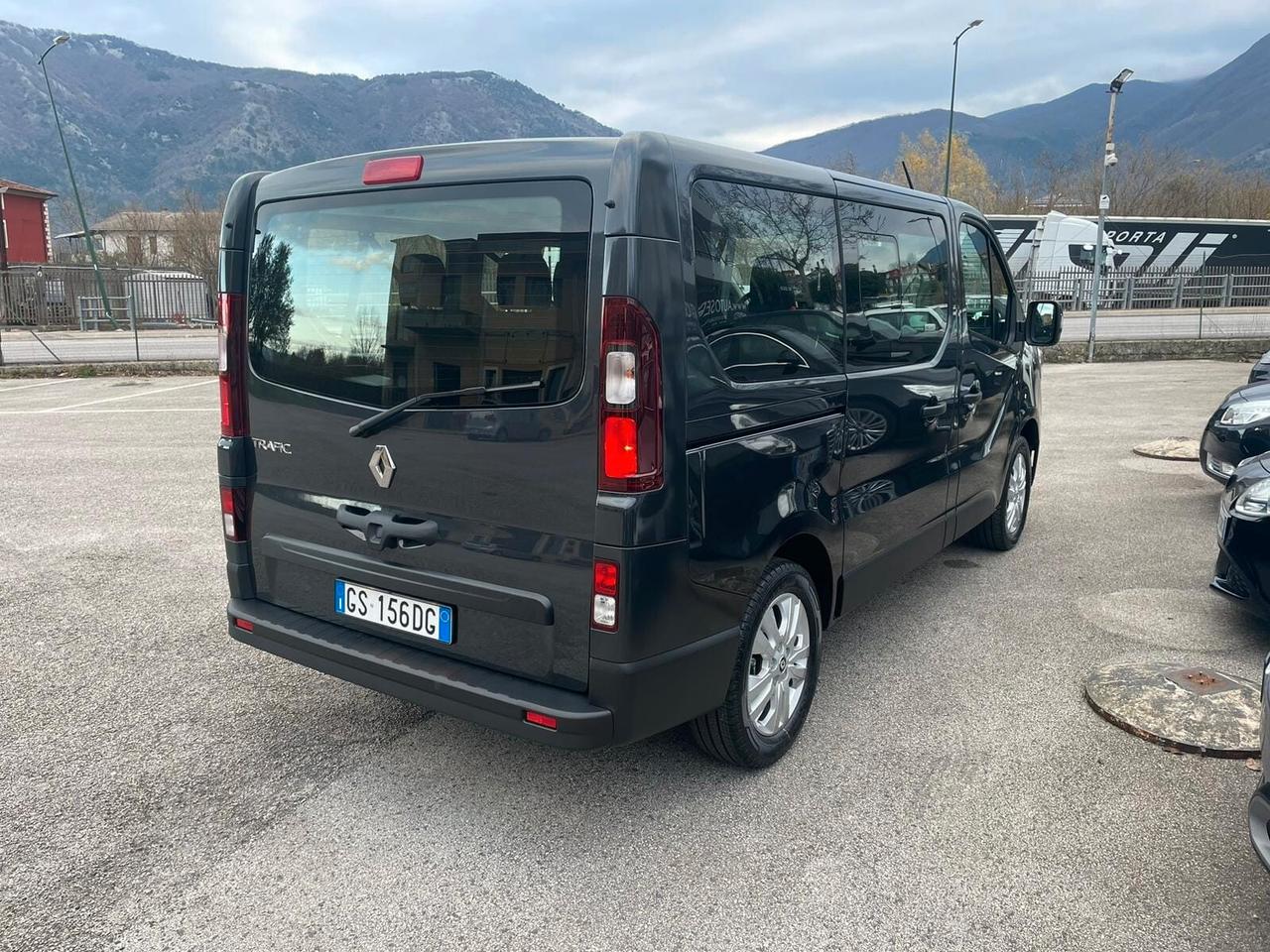 Renault Trafic PASSENGER 9 POSTI X NOLEGGIO