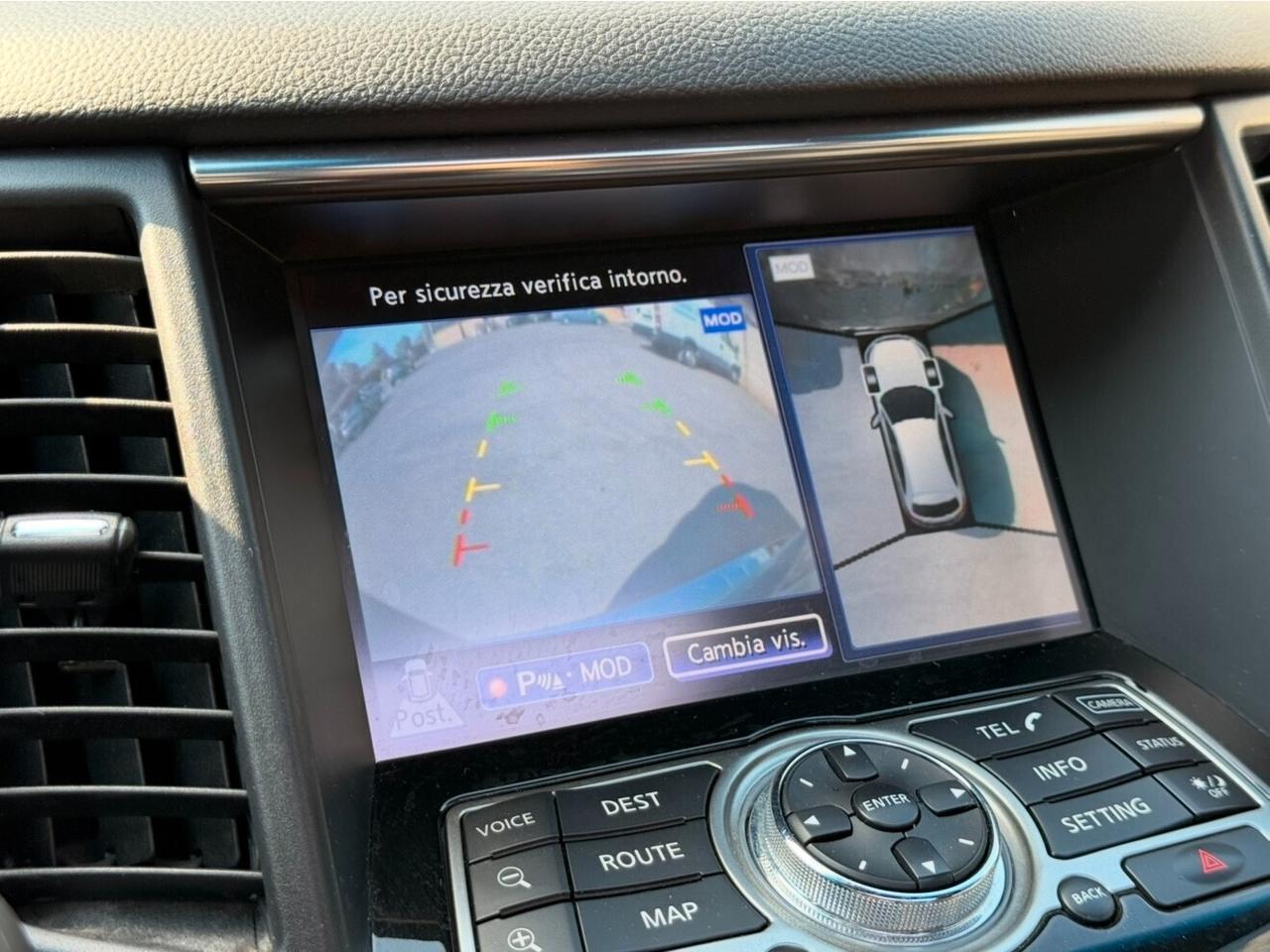 Infiniti QX70 3.0 diesel V6 AT Ultimate