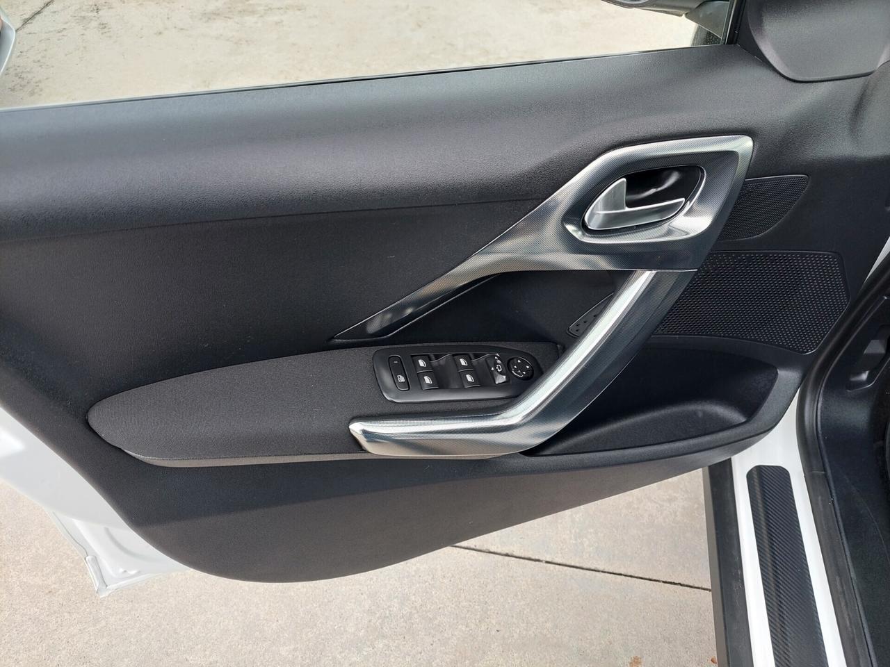 Peugeot 2008 BlueHDi 100cv Allure