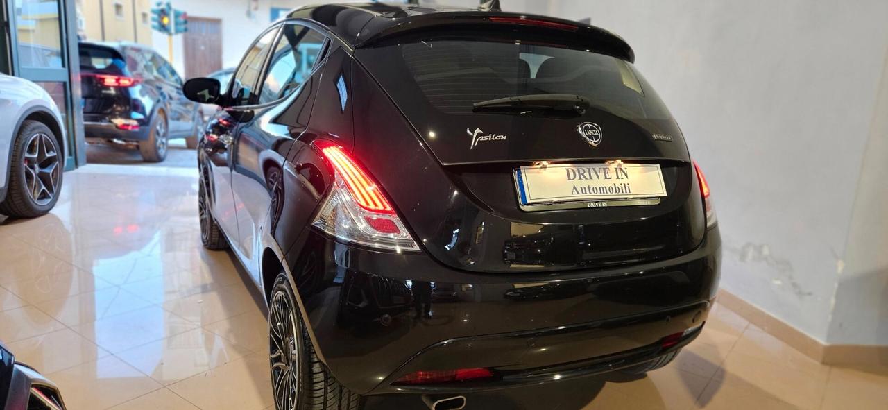 Lancia Ypsilon 1.0 HYBRID 5 porte Posti Gold