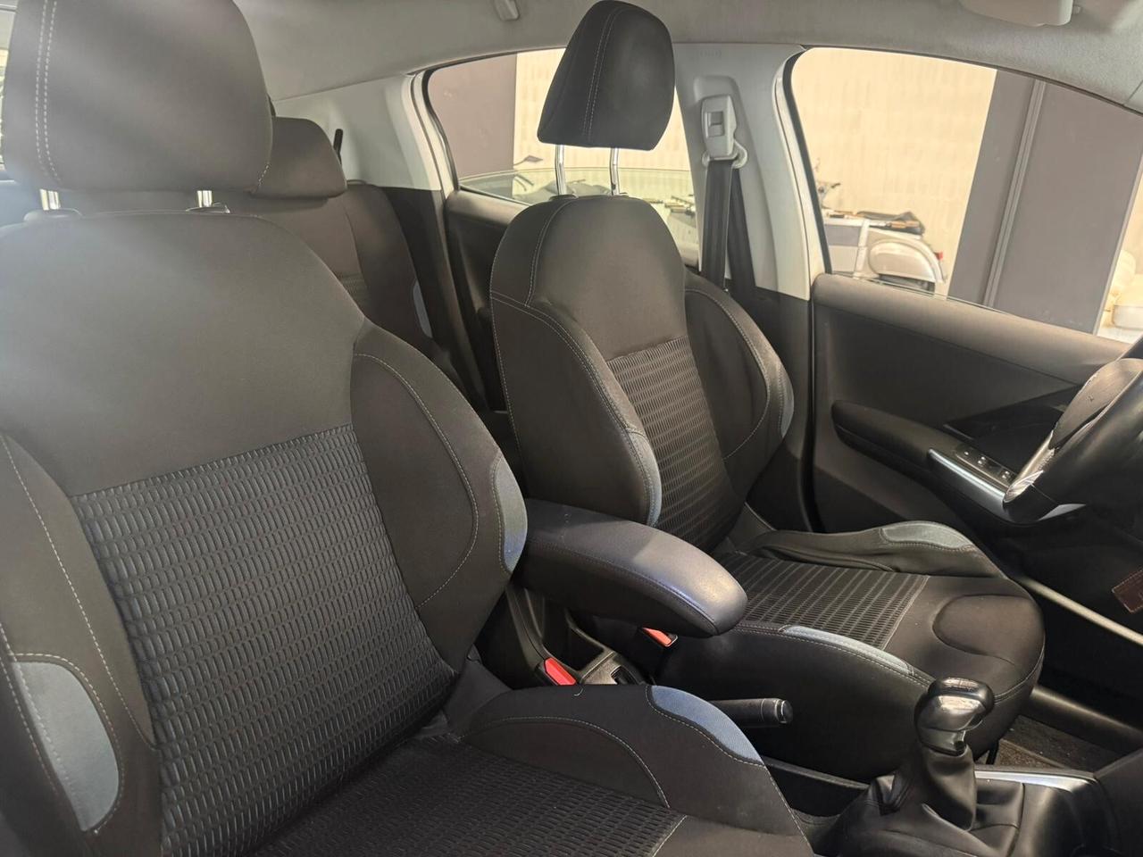 Peugeot 208 1.4 HDi 68 CV 5 porte Allure